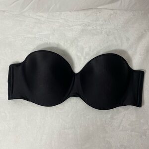 Seamless Black Strapless Bra with Molded Cups